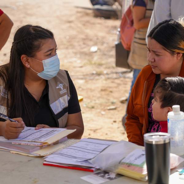 Acerca Salud Sonora vacunación contra el sarampión y servicios médicos gratuitos a sonorenses